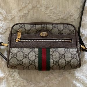 Gucci Ophelia GG  supreme crossbody bag.
